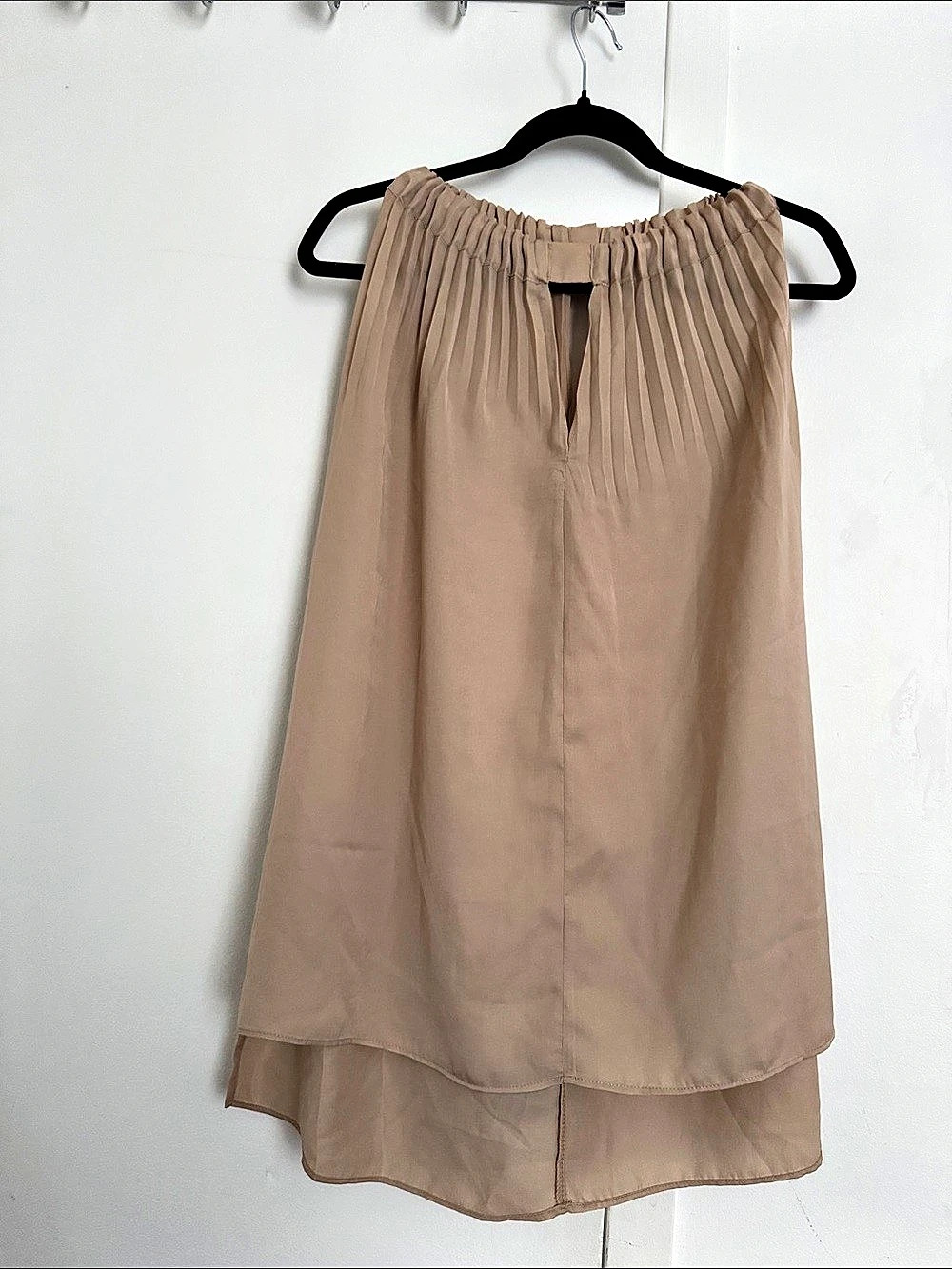 EBY JEANNE BEKER Pleated Sleeveless Blouse in Beige Size 12